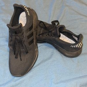 Women’s black adidas tennis shoes size 8 1/2